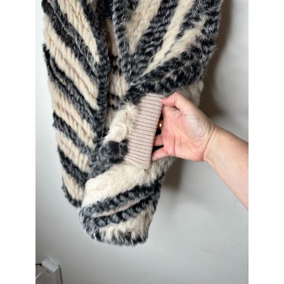 Marc by Marc Jacobs Cream Black Striped Knitted Soft Rabbit Fur Pocket Vest OS - Picture 8 of 16